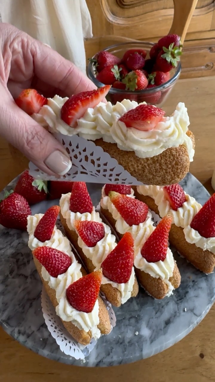 Fotografia de la receta de Vainillas caseras con crema y frutillas