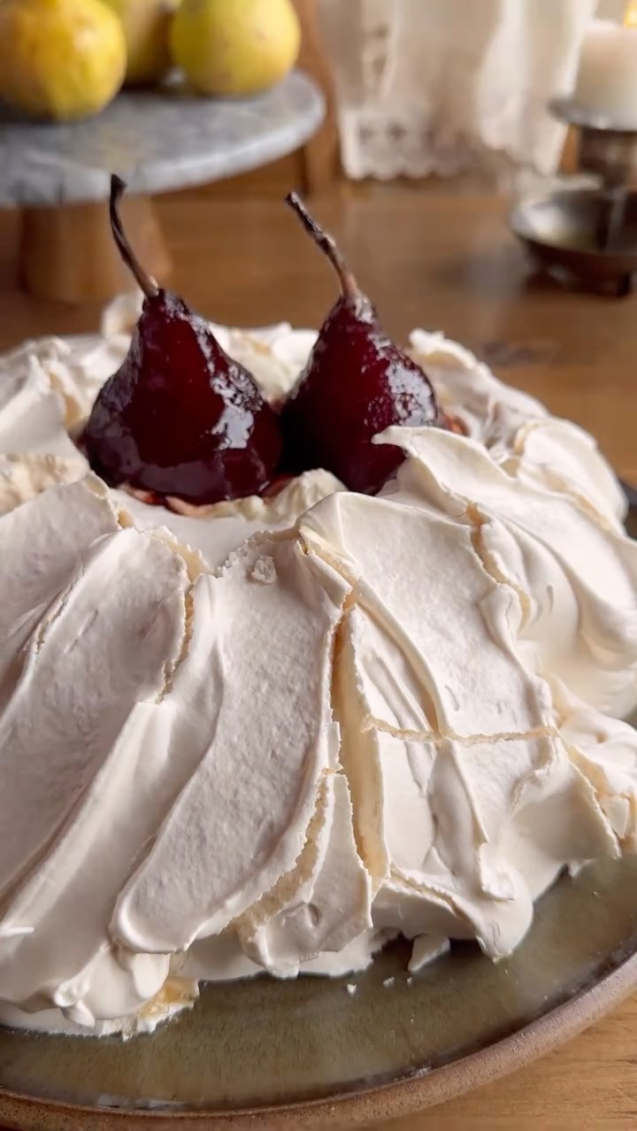 Foto de Pavlova con peras al Malbec